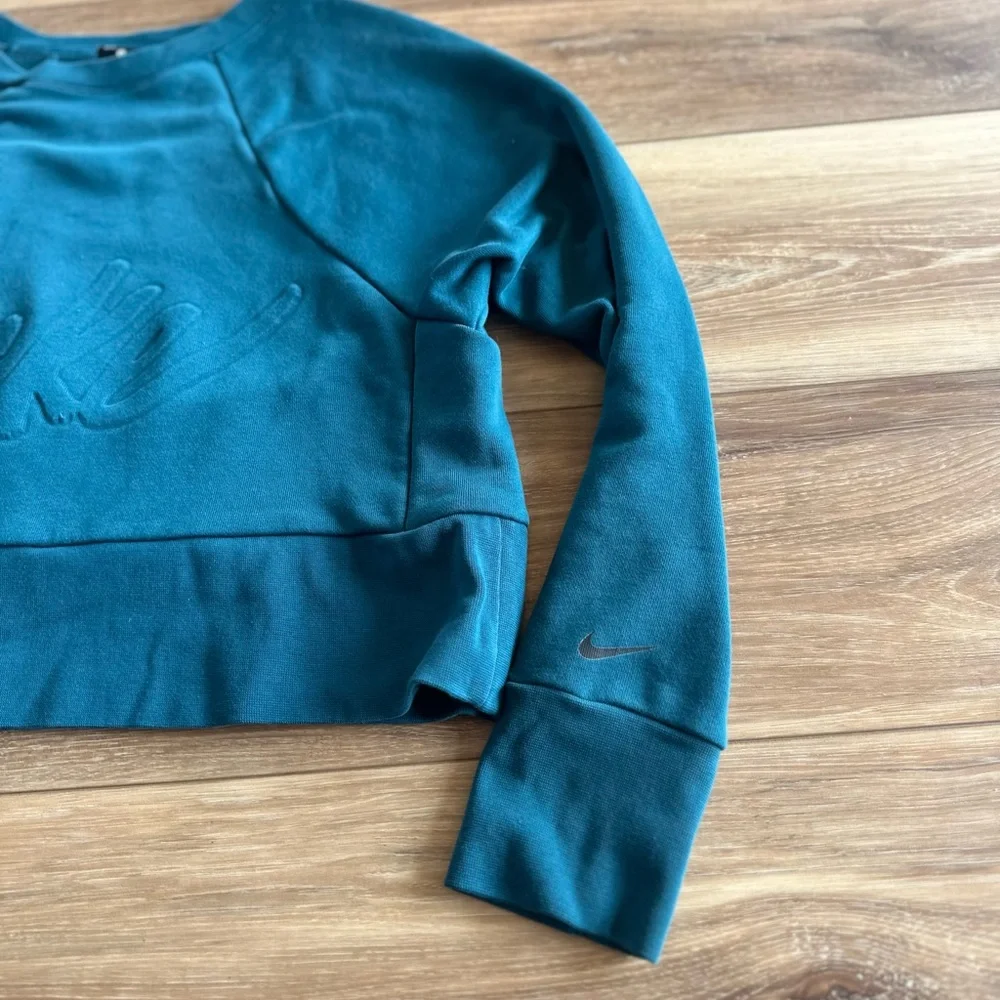 Nike dri fit womens cropped crewneck size small